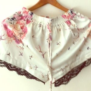 Lounge silk shorts lace lining